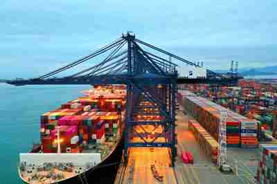 航拍深圳鹽田集裝箱港 密密麻麻，蔚為壯觀